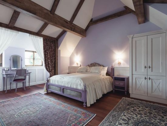 Violet bedroom in the hibiscus suite